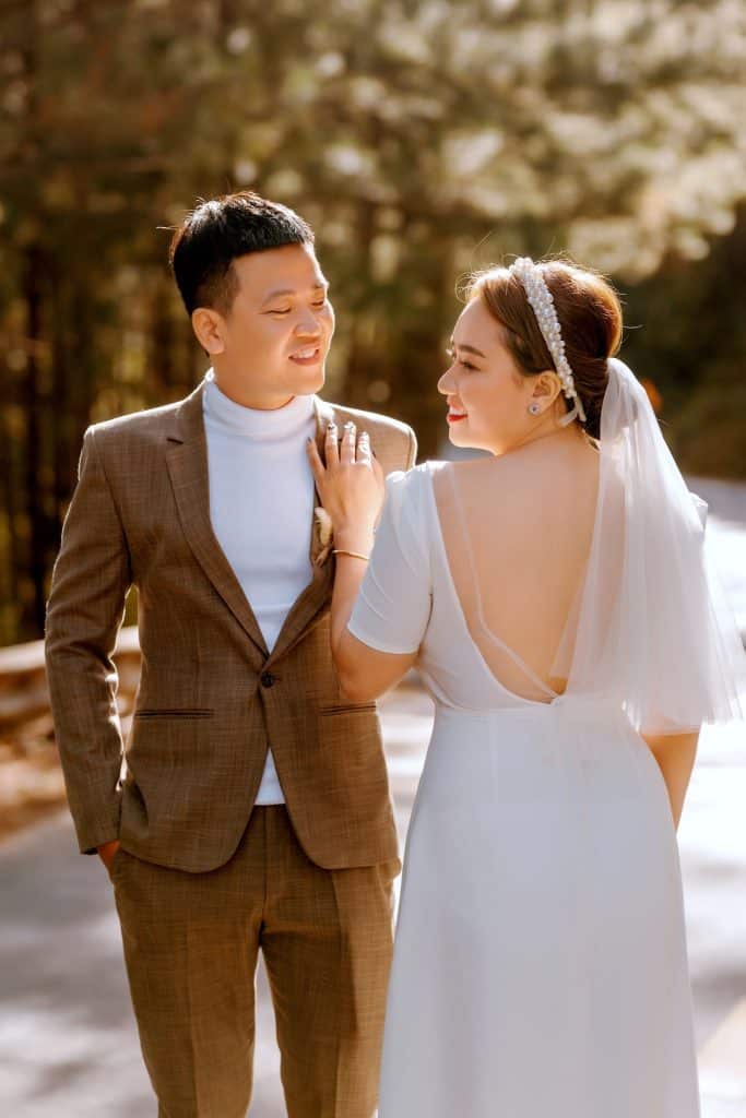 backless wedding dresses