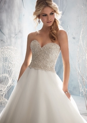 Cool wedding accessories for the winter bride